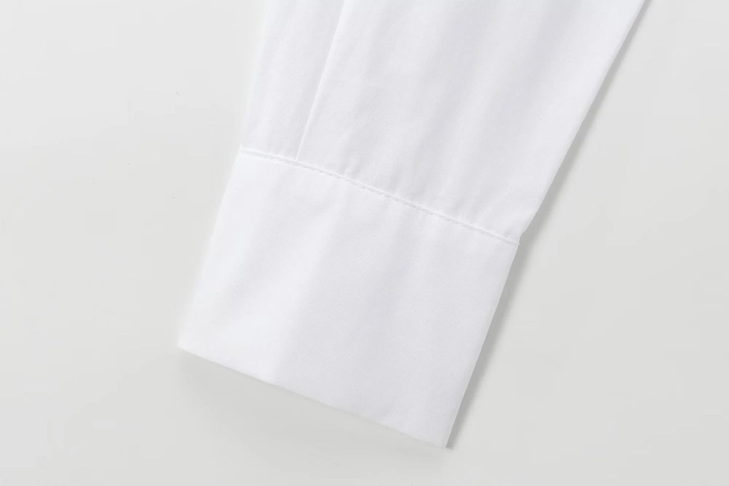 Deborah – Mode Polokraag Goudkleurige Knopen