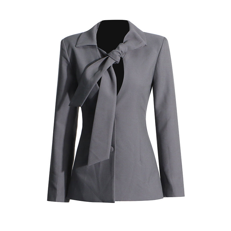 Jasmine – V-hals Blazer met Vetersluiting en Enkelrij Knopen