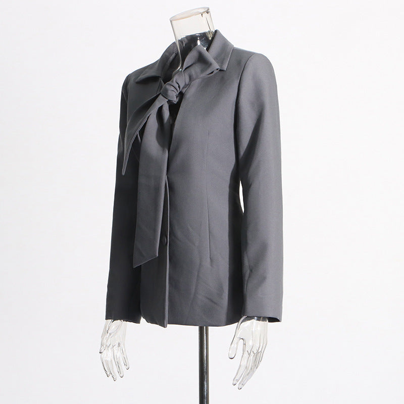 Jasmine – V-hals Blazer met Vetersluiting en Enkelrij Knopen