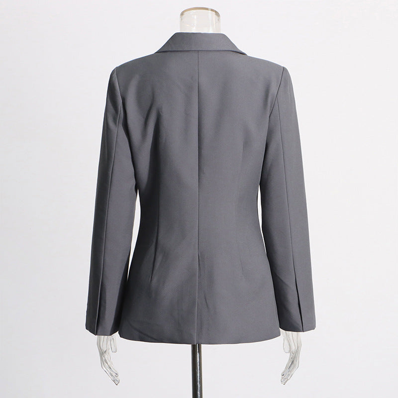 Jasmine – V-hals Blazer met Vetersluiting en Enkelrij Knopen