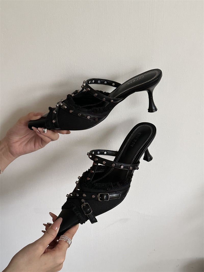 Georgina – Stiletto Hak Slippers met Nieten en Puntige Neus