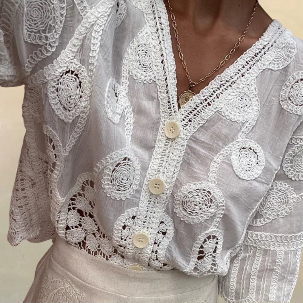 Michelle – Zoet V-hals Losvallende T-shirt met Knopen