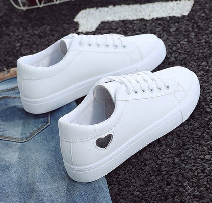 Lucy – Ademend Luchtig Hart Platte Sneakers voor Dames in Premium Vegan Leer