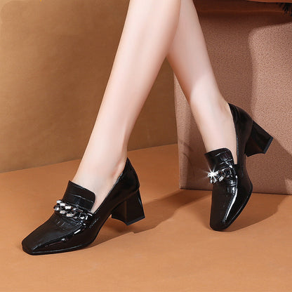 Zoe – Dikke Hak Vierkante Neus Diepe Mond Enkelschoenen