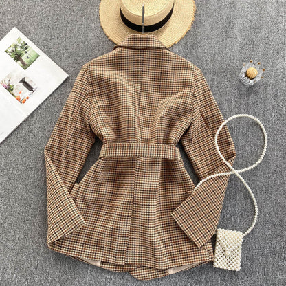 Claire – Dubbelknoop Blazer met Ruitpatroon van Polyester