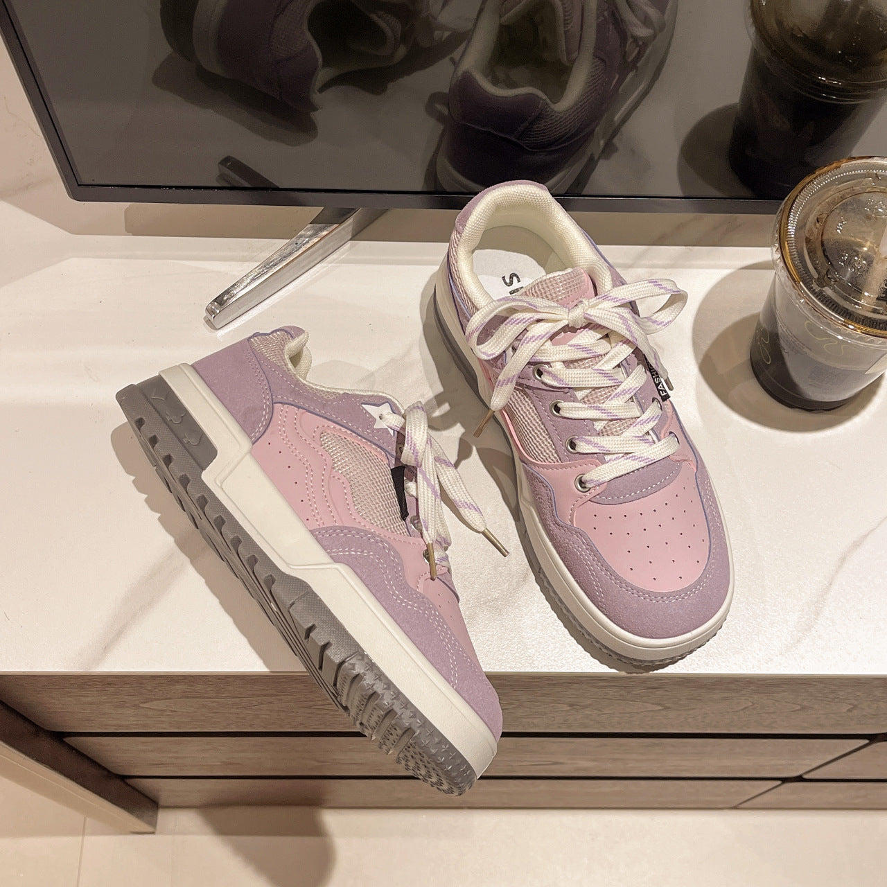 Natasha – Lage Sneakers met Sportief Mesh Ontwerp