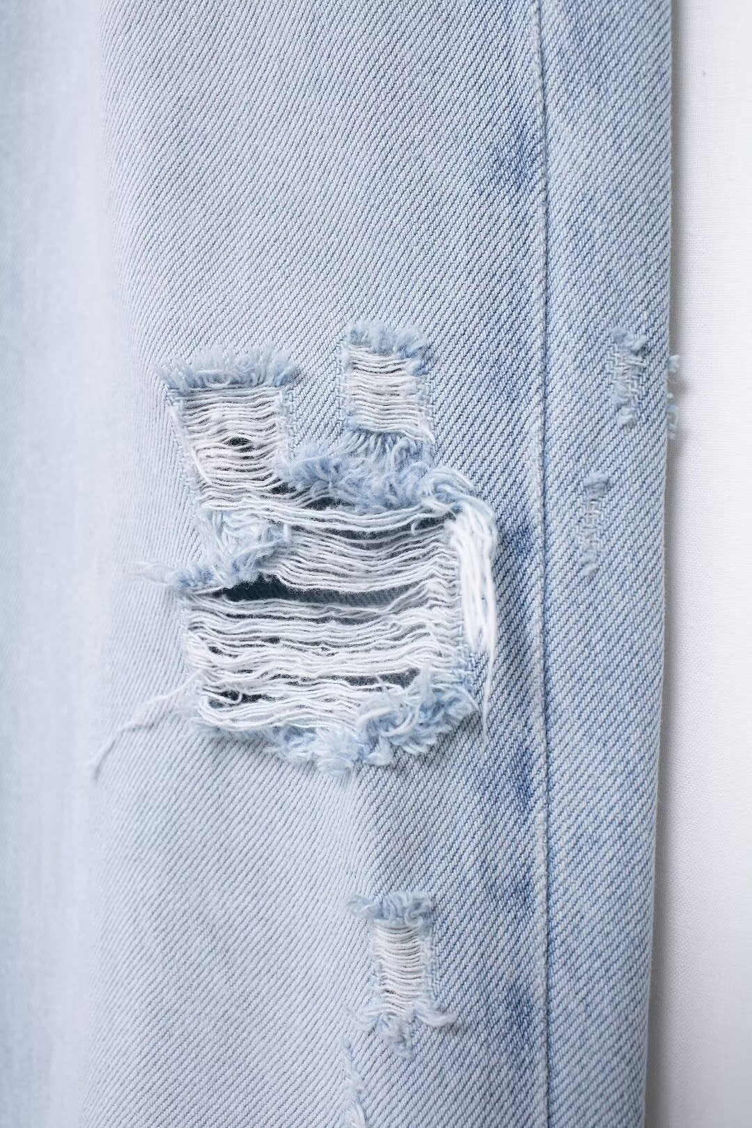 Joanne – Modieuze Decoratieve Wijde Jeans met Gaten