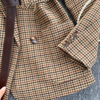 Claire – Dubbelknoop Blazer met Ruitpatroon van Polyester